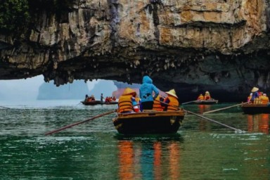 Hanoi - Halong Bay - Titop Island - Sung Sot Cave (L)